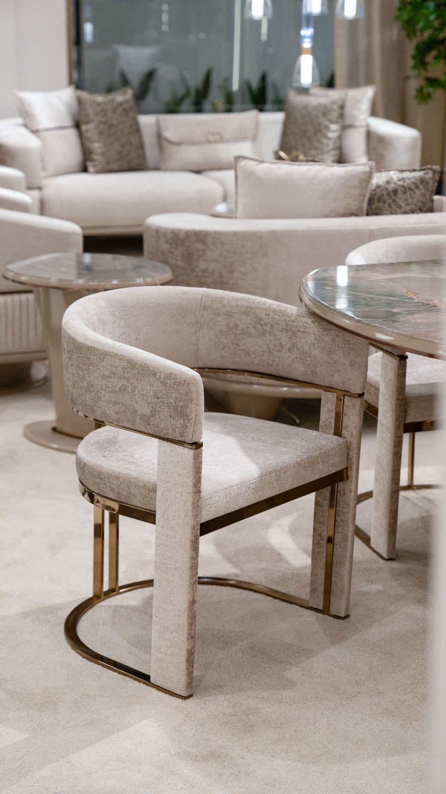 Royal Dining Table Set