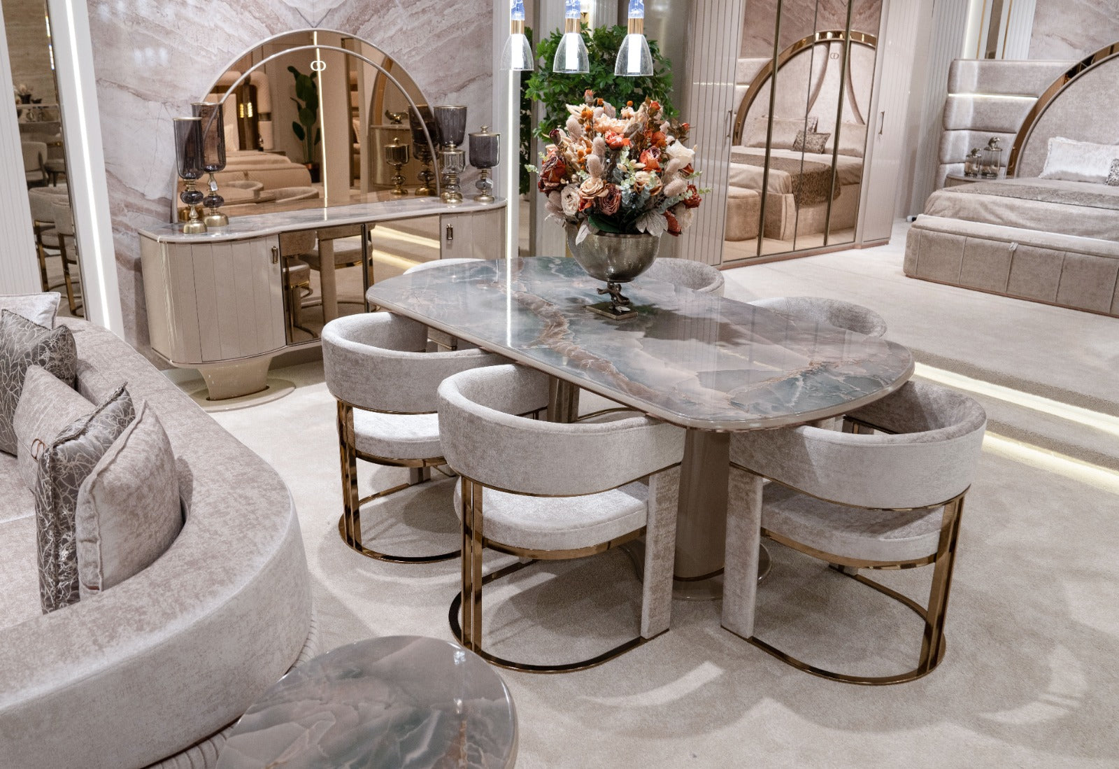 Royal Dining Table Set