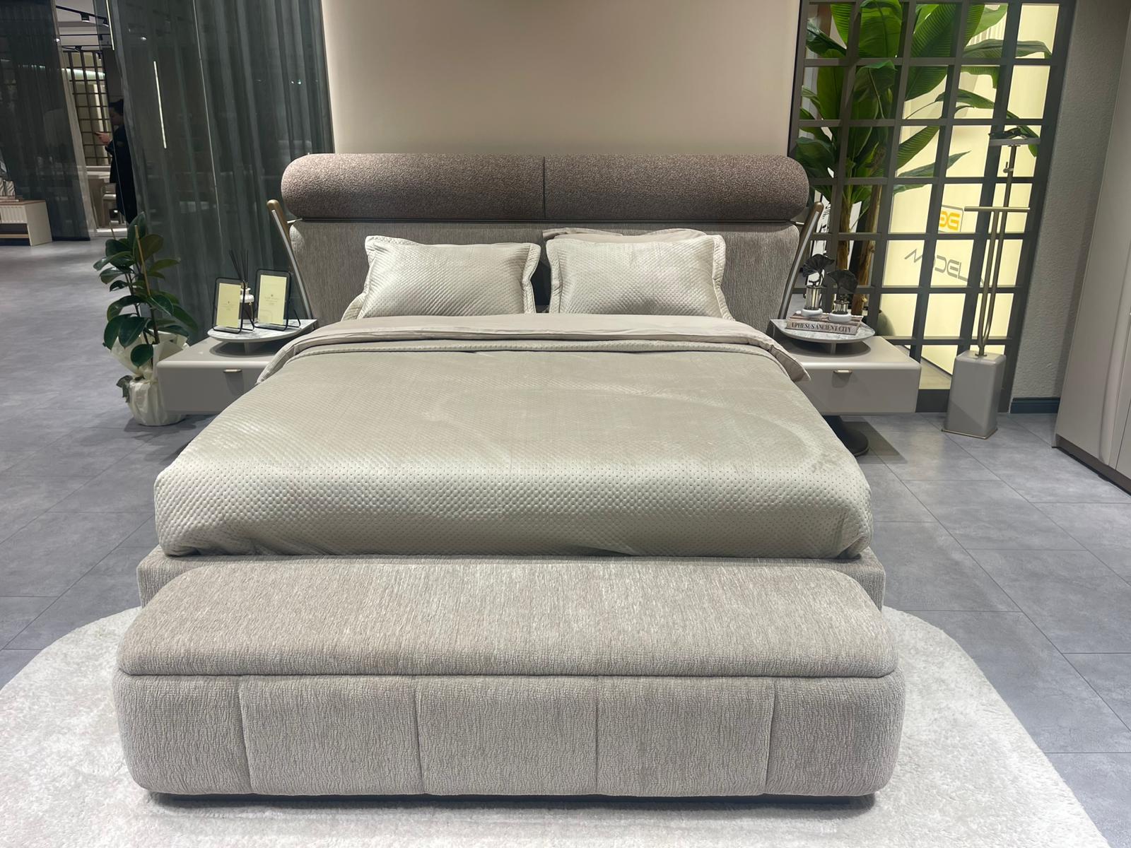 Nota Bedroom with Hydraulic Storage