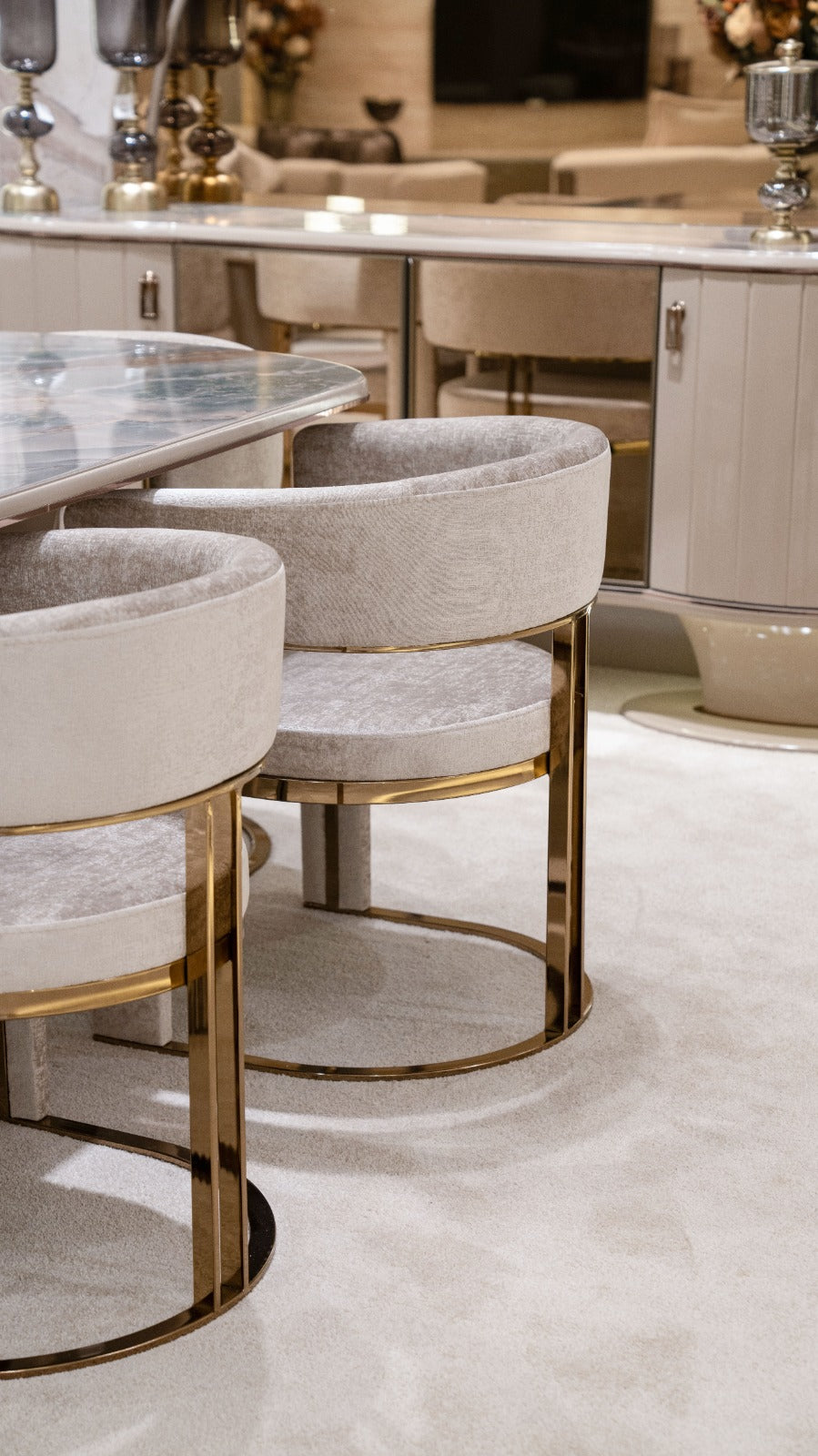Royal Dining Table Set